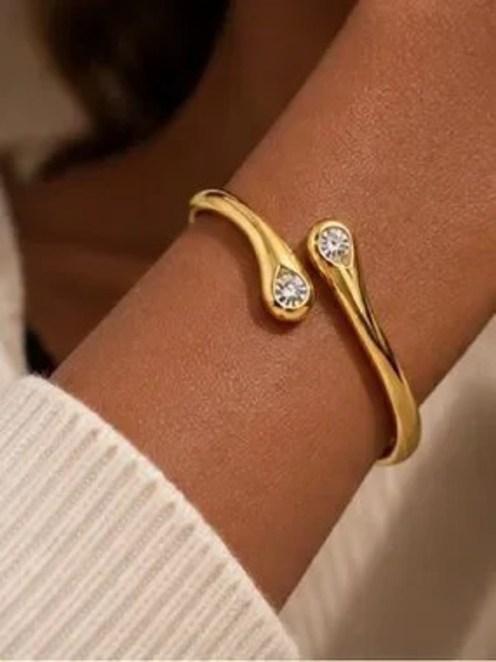 Luxury Gold Cuff Bracelet with Sparkling Teardrop Crystals
